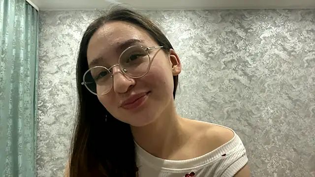 SofiYong online show from November 17, 2025, 1:15 pm