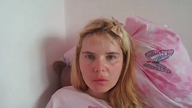 Snapshot of HornyElena chatting on July 18, 2026, 9:51 am HornyElena online show from July 18, 2026, 9:51 am