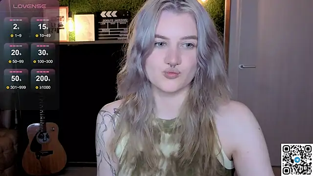Snapshot of eshleeygreen chatting on June 19, 2026, 9:31 pm eshleeygreen online show from June 19, 2026, 9:31 pm