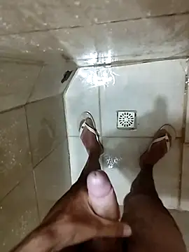 Snapshot of Luan1267 chatting on February 11, 2026, 3:45 pm Luan1267 online show from February 11, 2026, 3:45 pm