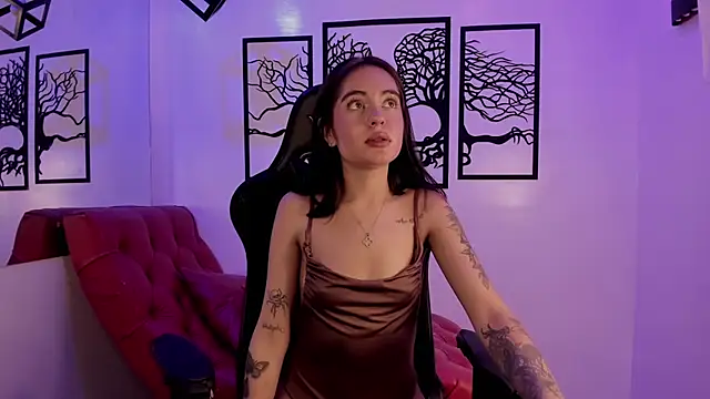 Eiimy Milleer  online show from January 14, 2026, 3:48 pm