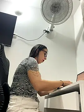 Vicky ro online show from November 18, 2025, 2:16 am