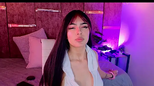  ViolletteNoir  online show from November 16, 2025, 8:02 pm