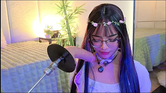  ViolletteNoir  online show from April 12, 2026, 2:31 pm