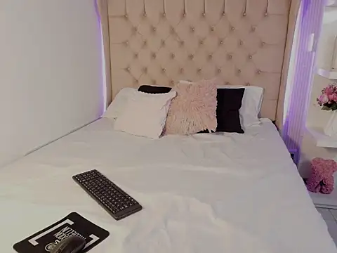 cheerry moon online show from November 7, 2025, 8:57 pm