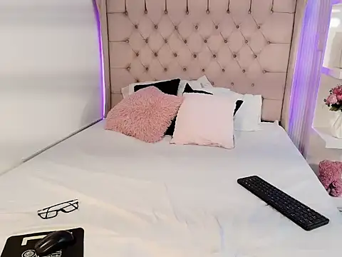 cheerry moon online show from November 8, 2025, 9:02 am