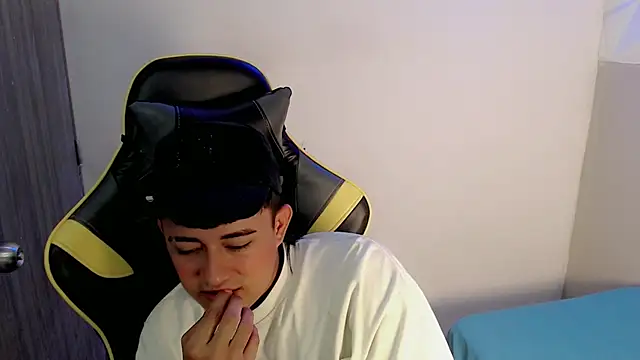 Tatann 18 online show from November 27, 2025, 8:53 pm