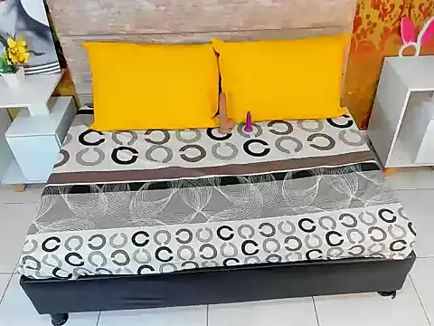 Yineth Hot online show from November 20, 2025, 9:15 pm