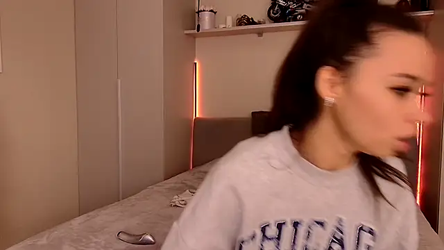 Hot-therapy4u online show from November 17, 2025, 3:49 pm