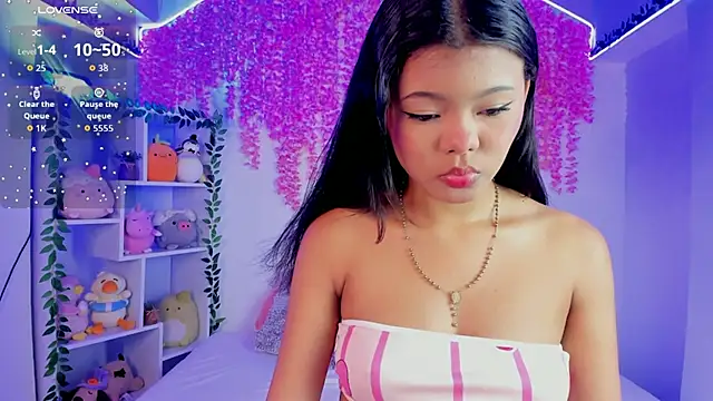 Snapshot of _hanna_sky chatting on November 10, 2025, 6:13 pm hanna sky online show from November 10, 2025, 6:13 pm