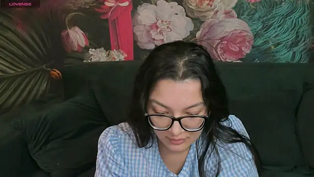 ZarifaEastWonder online show from November 22, 2025, 3:22 pm