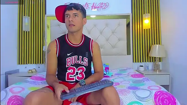 KEVIN MCKINLEY online show from November 10, 2025, 6:07 am