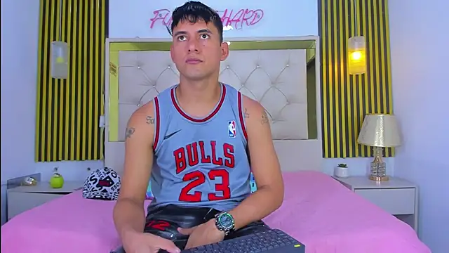 KEVIN MCKINLEY online show from November 23, 2025, 12:09 am