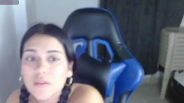 Alexita2121 online show from November 19, 2025, 4:56 am