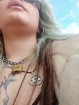 Hollywouldd online show from November 25, 2025, 2:28 pm