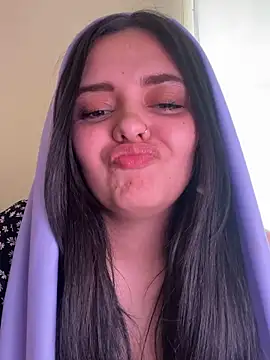 candicewest  online show from March 10, 2026, 4:33 pm