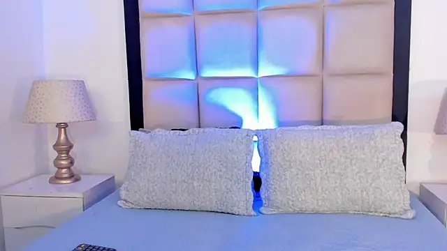 KimmRusso online show from November 22, 2025, 6:40 pm