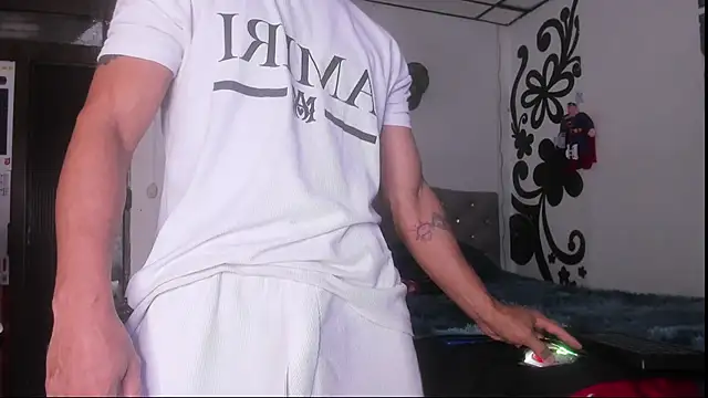 Snapshot of couple-hothot chatting on November 15, 2025, 10:14 pm couple-hothot online show from November 15, 2025, 10:14 pm