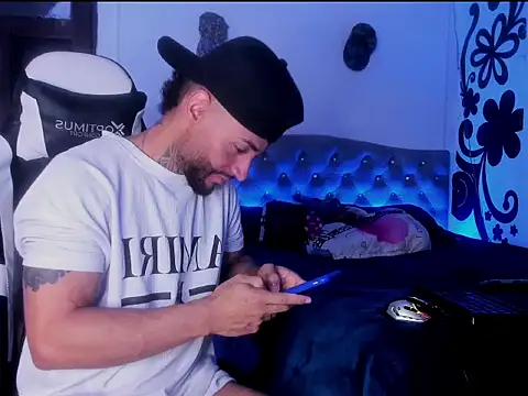 couple-hothot online show from December 19, 2025, 11:29 pm