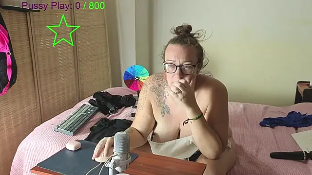 Snapshot of JadeStarUK chatting on April 24, 2026, 10:45 pm JadeStarUK online show from April 24, 2026, 10:45 pm
