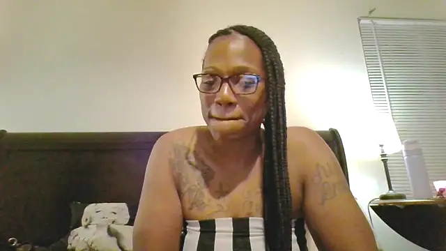 SweetParadise00 online show from November 24, 2025, 4:01 am