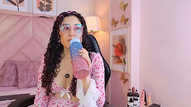 DemiJones  online show from July 7, 2026, 5:32 am