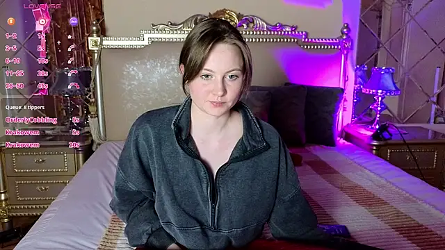 HolyBabyDoll online show from November 30, 2025, 11:38 pm