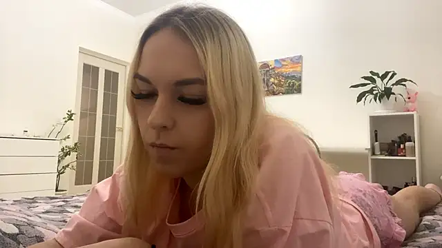 Snapshot of GingerMikos chatting on November 22, 2025, 3:22 pm GingerMikos online show from November 22, 2025, 3:22 pm