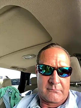 Golferkid1124 online show from November 12, 2025, 3:38 pm