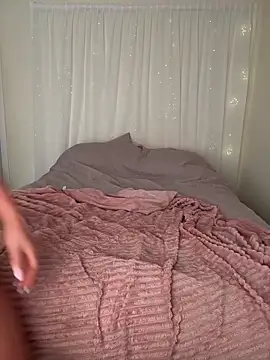 LillieMaee online show from March 25, 2026, 12:04 pm