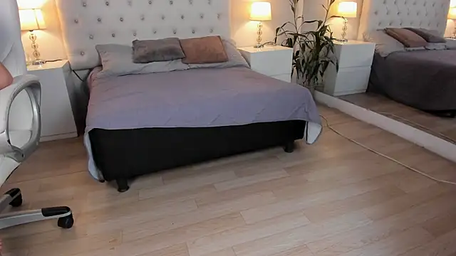 Scarlett Bunny  online show from December 15, 2025, 1:06 pm