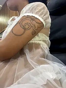  vaiolet owo online show from November 12, 2025, 6:01 pm