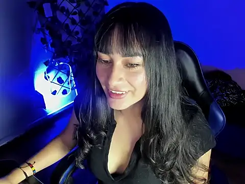 Dhany Naugthy  online show from November 13, 2025, 5:28 pm