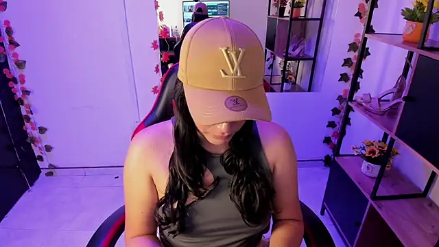 Dhany Naugthy  online show from December 19, 2025, 1:02 pm