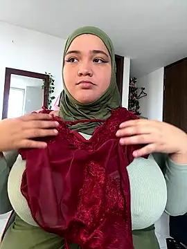 Snapshot of sweetmuslim01 chatting on January 18, 2026, 5:05 pm sweetmuslim01 online show from January 18, 2026, 5:05 pm