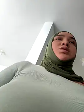 sweetmuslim01 online show from October 3, 2025, 5:25 pm