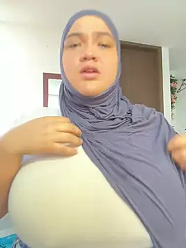 Snapshot of sweetmuslim01 chatting on February 12, 2026, 5:56 pm sweetmuslim01 online show from February 12, 2026, 5:56 pm