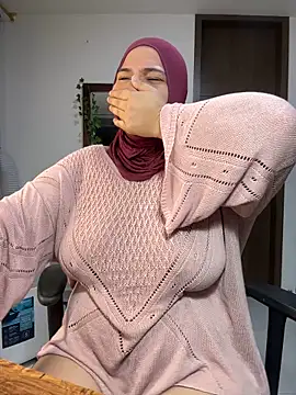 sweetmuslim01 online show from September 17, 2025, 11:29 pm