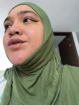 Snapshot of sweetmuslim01 chatting on February 1, 2026, 4:38 pm sweetmuslim01 online show from February 1, 2026, 4:38 pm