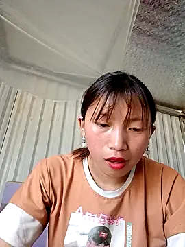 Snapshot of julybi chatting on December 2, 2025, 6:37 am julybi online show from December 2, 2025, 6:37 am