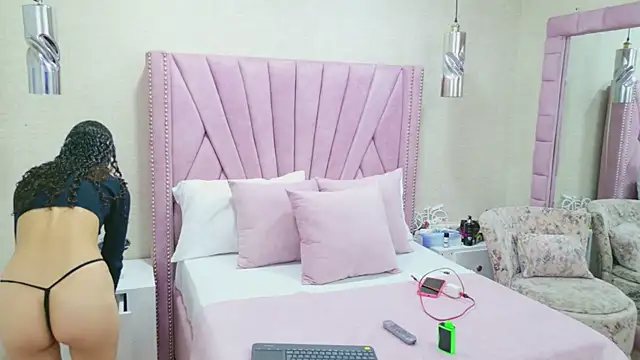 EimySanchez online show from December 16, 2025, 7:07 pm