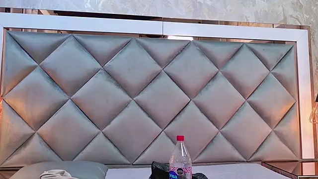 Snapshot of crystal_gilton chatting on May 16, 2026, 7:13 pm crystal gilton online show from May 16, 2026, 7:13 pm