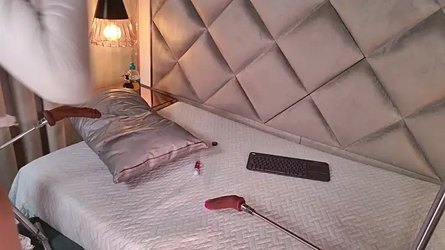 Snapshot of crystal_gilton chatting on July 18, 2026, 7:22 pm crystal gilton online show from July 18, 2026, 7:22 pm