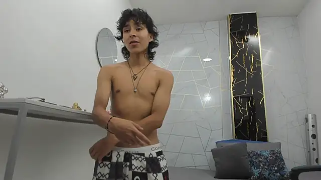 Zoro V online show from November 15, 2025, 8:02 pm