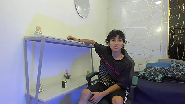 Zoro V online show from November 24, 2025, 7:36 pm