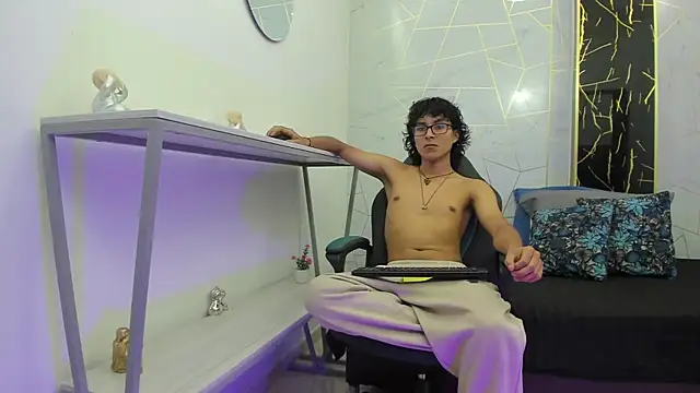 Zoro V online show from November 22, 2025, 7:46 pm