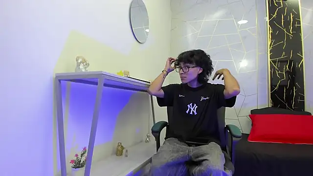 Zoro V online show from November 28, 2025, 7:25 pm