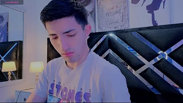 Snapshot of Un_Sluttyy chatting on April 9, 2026, 11:27 am Un Sluttyy online show from April 9, 2026, 11:27 am