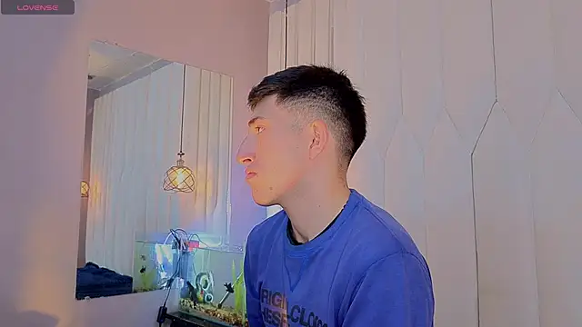 Snapshot of Un_Sluttyy chatting on April 17, 2026, 11:46 am Un Sluttyy online show from April 17, 2026, 11:46 am