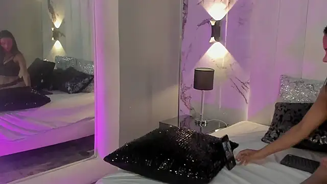 Serena Queen online show from November 17, 2025, 6:56 pm